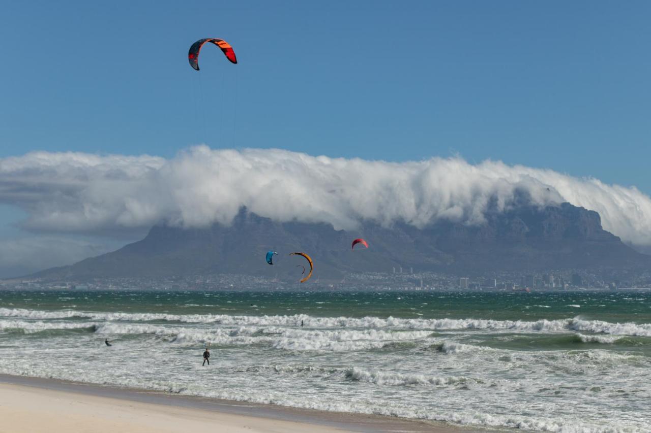 Blaauw Village Guest House Bloubergstrand Exterior foto