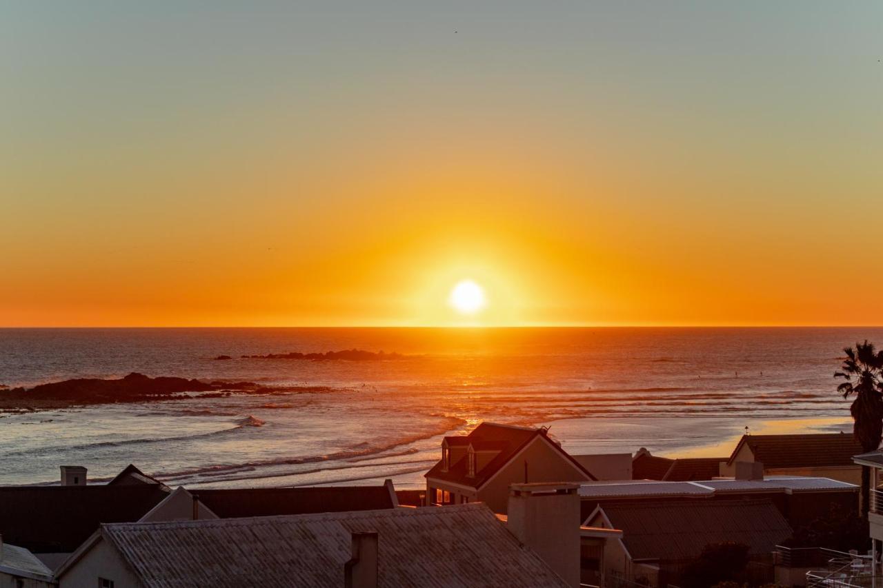 Blaauw Village Guest House Bloubergstrand Exterior foto